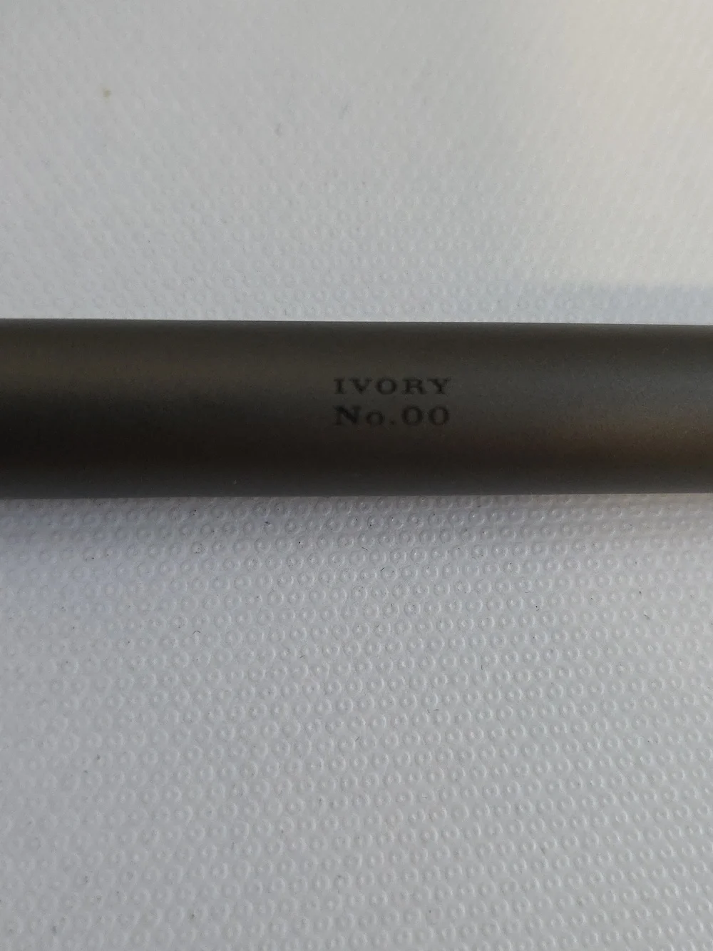 NIB BURBERRY Cashmere Concealer in Ivory No. 00
